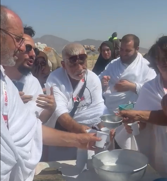 Haziran Ayı Umre Kafilemiz, Hudeybiye’de Deve Çiftliği Ziyaretiyle Renkli ve Maneviyat Dolu Anlar Yaşadı